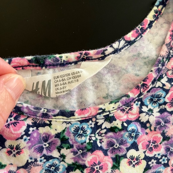 H&M little girl ditsy floral dresses (set of 2) size 6-8 - Picture 2 of 4